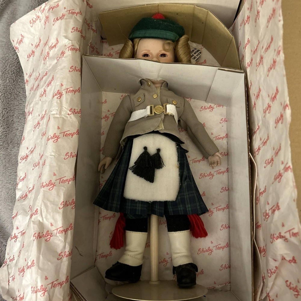 1986 Danbury Mint Silver‎ Screen Shirley Temple Wee Willie Winkie Porcelain Doll - Picture 2 of 7